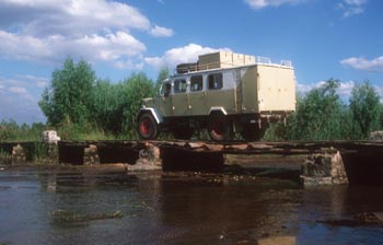 GEO-TOURS-Expeditionslogistik: Malawi-Exkursion - die Brcke hlt...