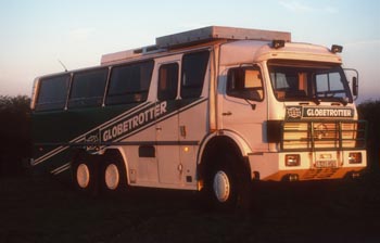 GEO-TOURS-Expeditionslogistik: Spezial-Mercedes-Benz-Exkursionsbus, 6x6-Antrieb